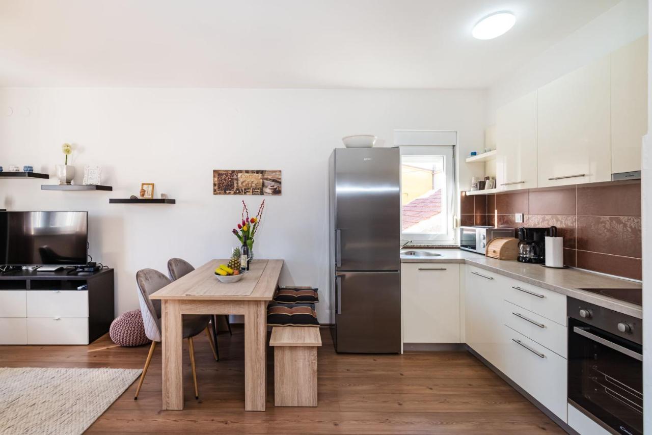 Apartment Karla ซาดาร์ ภายนอก รูปภาพ